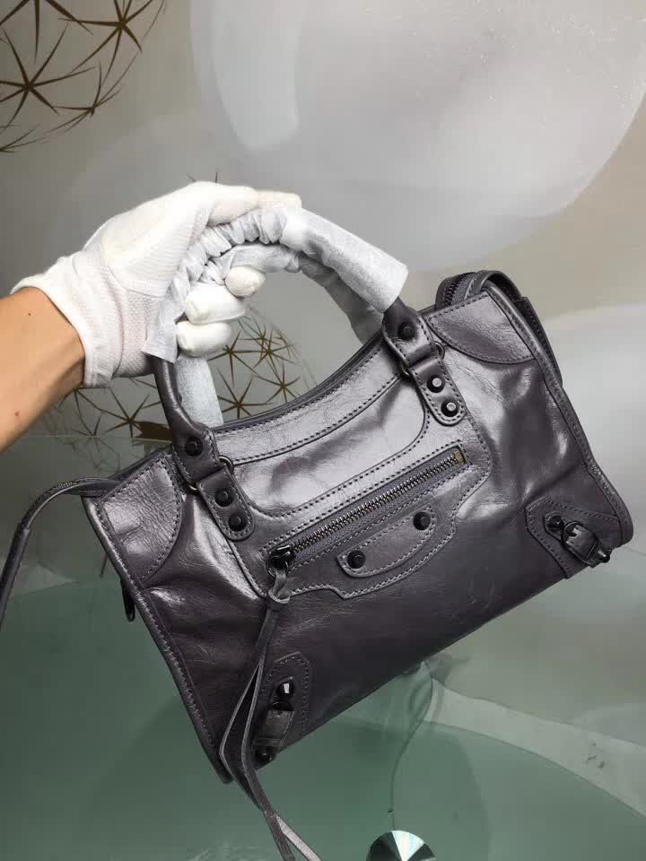 BALENCIAG巴黎世家 經典款 義大利進口原版油蠟頭層牛皮 古銅釘黑色 時尚百搭 手提肩背斜挎包  BL1306